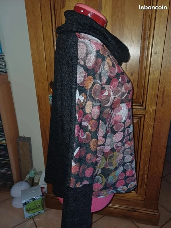 Black sweater with red bubble gradient, size 42 – photo 6
